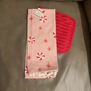 NWT Holiday Kitchen Towel and Pot Holder